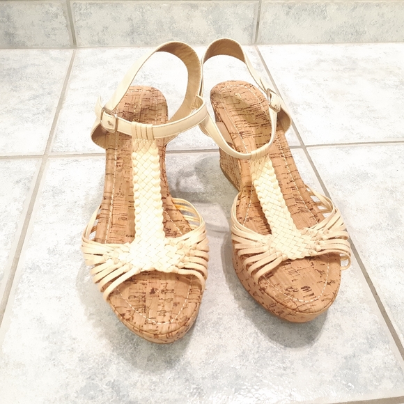 Maurices women wedge like new size 11 - Picture 7 of 8
